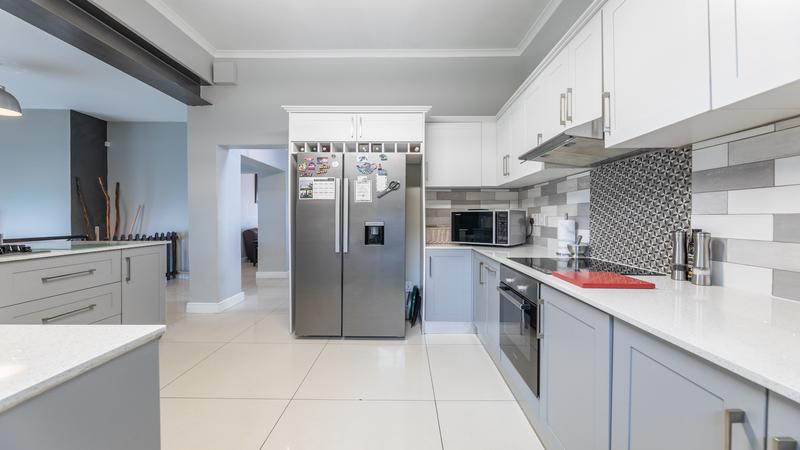 To Let 5 Bedroom Property for Rent in Melkbosstrand Western Cape
